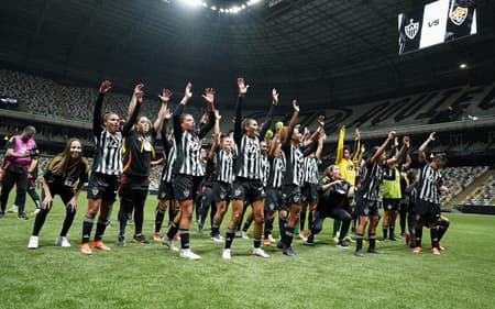 Jogadoras comemoram resultado de Atlético-MG 1 x 0 Vitória. (Foto: Daniela Veiga / Atlético)