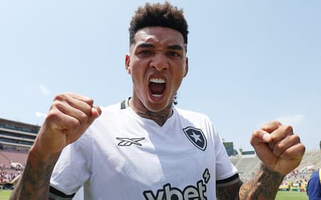 Igor Jesus comemorando a classificação do Botafogo no Mundial (Foto: Vítor Silva/Botafogo)