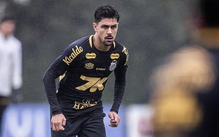 O Santos contratou João Basso em julho de 2023 pelo Arouca, de Portugal. (Foto: Raul Baretta/ Santos FC)