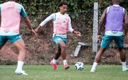 Meia Matheus Pereira em treino do Cruzeiro no Espírito Santo (Foto: Gustavo Aleixo/Cruzeiro)