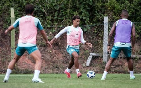 Meia Matheus Pereira em treino do Cruzeiro no Espírito Santo (Foto: Gustavo Aleixo/Cruzeiro)
