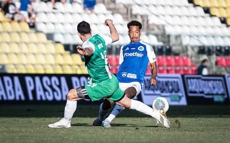 Meia Matheus Pereira, do Cruzeiro, em jogo contra o Banfield (Foto: Gustavo Aleixo/Cruzeiro)