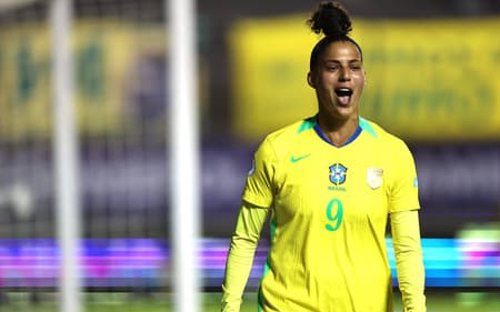 Amanda Gutierres comemora gol do Brasil diante da Venezuela. (Foto: Lívia Villas Boas/ CBF)