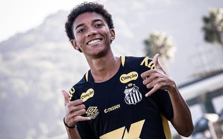 Robinho Jr. é relacionado para o duelo do Santos diante do Flamengo, na Vila Belmiro. (Foto: aul Bareta/ Santos FC)