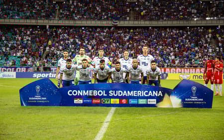 Jogadores do Bahia posam para foto antes de partida contra o América de Cali (Foto: Letícia Martins/EC Bahia)