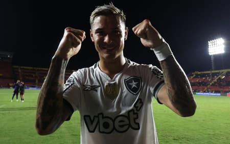 Mateo Ponte comemorando a vitória do Botafogo sobre o Sport (Foto: Vítor Silva/Botafogo)