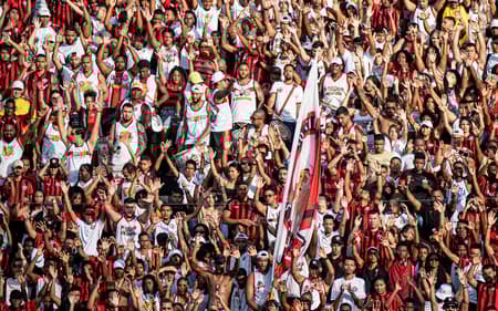 Torcida do Vitória contra o Bragantino, no Barradão (Foto: Victor Ferreira / EC Vitória)