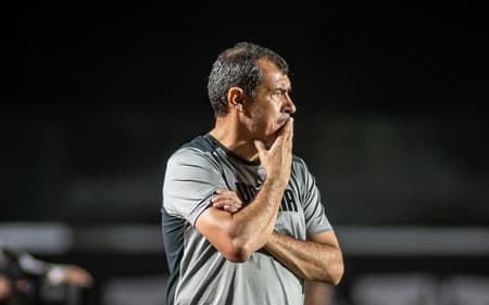 Carille comanda o Vitória contra o Sport (Foto: Victor Ferreira / EC Vitória)