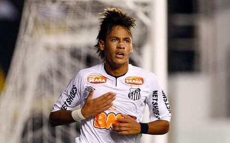 Neymar marcou 3 gols na vitória do Santos por 3 x 1 diante do Internacional, em 2012, pela Libertadores. (Foto: Ivan Storti / Divulgação Santos FC)
