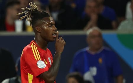 Nico Williams comemora gol pela Espanha contra a França (Foto: Franck Fife/AFP)