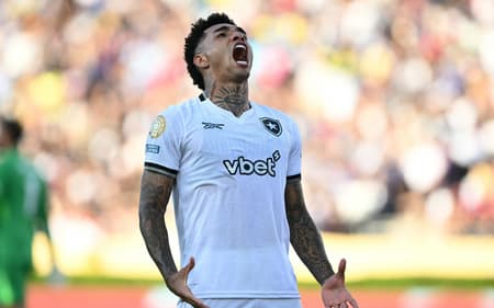Igor Jesus comemora o gol marcado pelo Botafogo contra o PSG (Foto: Yuri Cortez/AFP)