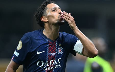 Marquinhos comemora classificação do PSG frente ao Bayern (Foto: PATRICIA DE MELO MOREIRA / AFP)