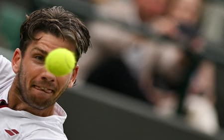 O britânico Cameron Norrie venceu uma batalha contra o chileno Nicolas Jarry em Wimbledon (Foto: Glyn KIRK / AFP)