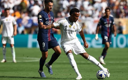 Militão em ação pelo Real Madrid (Foto: FRANCK FIFE / AFP)