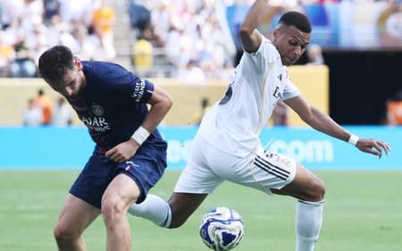 Kvaratskhelia e Mbappé na semifinal do Mundial de Clubes (Foto: Alex Grimm/AFP)