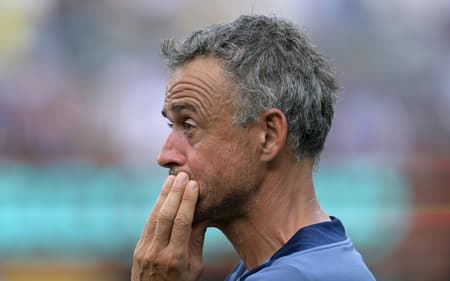Luis Enrique, treinador do PSG, na final do Mundial de Clubes (Foto: JUAN MABROMATA / AFP)