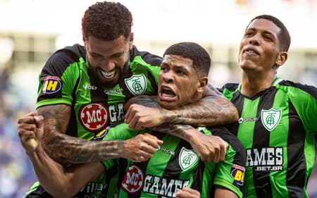Volante Cauan Barros, do Vasco, fez gol pelo América contra o Cruzeiro (Foto: Fernando Moreno/AGIF)