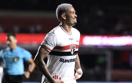 Luciano comemora gol pelo São Paulo