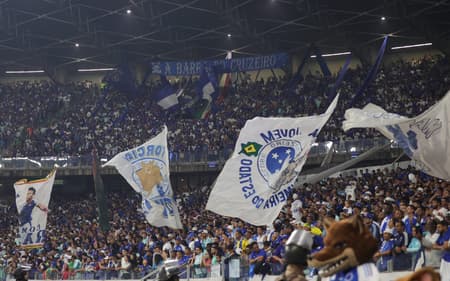 Torcida do Cruzeiro no Mineirão, em jogo contra o Atlético-MG, em 18/5/2025
