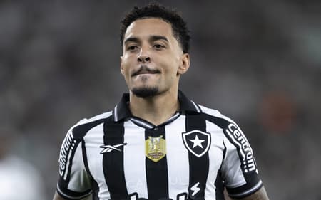 Gregore em campo pelo Botafogo