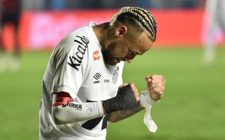 Neymar comemora gol em Santos x Flamengo