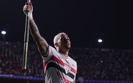 O atacante do São Paulo Luciano marcou dois gols na vitória diante do Corinthians. (Foto: Ettore Chiereguini/AGIF)
