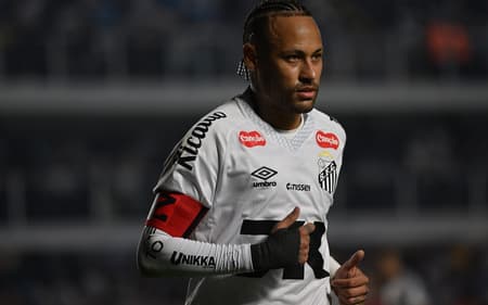 Neymar faz o 15º jogo pelo Santos na segunda passagem pelo clube. (Foto: Jota Erre/AGIF)