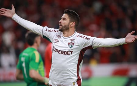 Everaldo comemora gol do Fluminense diante do Internacional (Foto: Maxi Franzoi/AGIF)