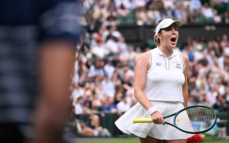Anastasia Pavlyuchenkova em Wimbledon (foto: Kirill KUDRYAVTSEV / AFP)