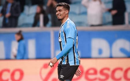 Arezo durante a vitória do Grêmio sobre o São José. (Foto: Maxi Franzoi/AGIF)