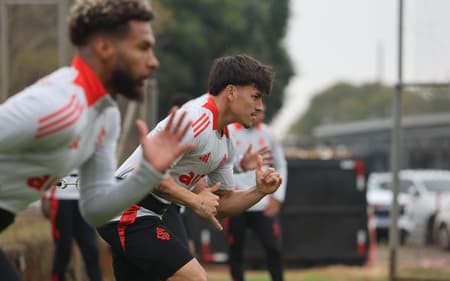 Wesley e Bernabei em treino do Internacional no CT Parque Gigante