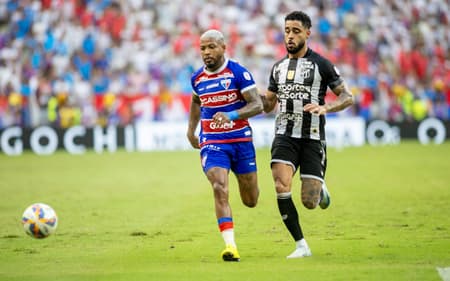 Marinho e Matheus Bahia em Ceará x Fortaleza (Foto: Baggio Rodrigues/AGIF)