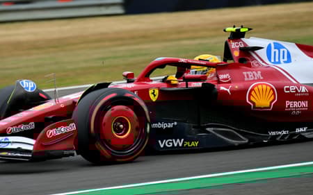 Britânico Lewis Hamilton, da Ferrari, no treino classificatório para o GP da Inglaterra (foto: Andrej ISAKOVIC / AFP)