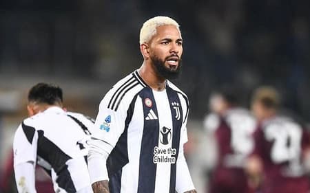 Douglas Luiz em ação pela Juventus (Foto: Divulgação/Instagram)