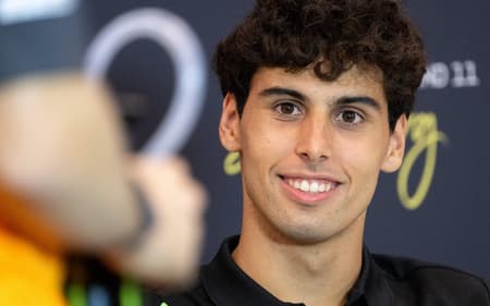 Gabriel Bortoleto em coletiva em Spielberg, Áustria (foto: Joe Klamar / AFP)