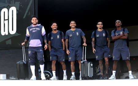 Jogadores do Botafogo no embarque para Brasília (Foto: Vítor Silva/Botafogo)