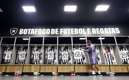 Botafogo tem retornos e mudanças para jogo contra o Bragantino; veja escalações