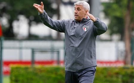 Crespo defendeu equilíbrio entre ordem e talento e criticou individualismo em tese de ‘TCC’