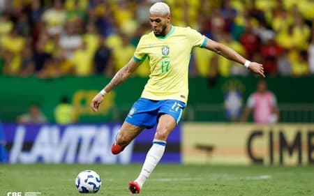 Joelinton em ação pela Seleção Brasileira antes da chegada de Carlo Ancelotti
