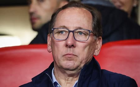 John Textor tenta manter o Lyon na elite do futebol francês (Foto: Clement Mahoudeau/AFP)
