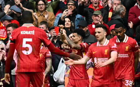 Luis Díaz comemora gol marcado pelo Liverpool sobre o West Ham, pela Premier League (Foto: Paul Ellis/AFP)