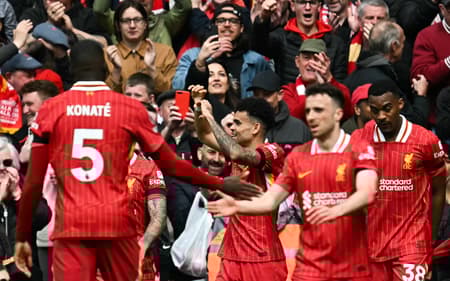 Luis Díaz comemora gol marcado pelo Liverpool sobre o West Ham, pela Premier League (Foto: Paul Ellis/AFP)
