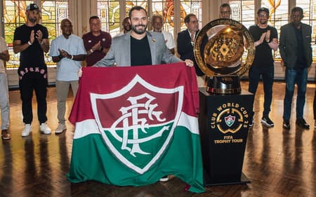 Taça do Mundial de Clubes na sede do Fluminense