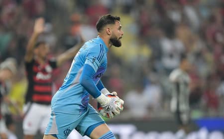Matheus Cunha em ação pelo Flamengo na vitória sobre o Botafogo, pelo Campeonato Carioca