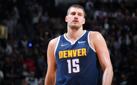 Denver Nuggets v San Antonio Spurs - Nikola Jokic em ação na NBA