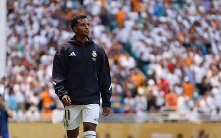 Rodrygo durante aquecimento do Real Madrid na estreia do Mundial de Clubes