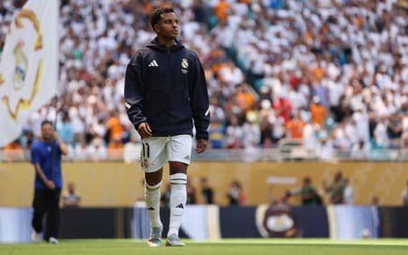 Rodrygo durante aquecimento do Real Madrid na estreia do Mundial de Clubes
