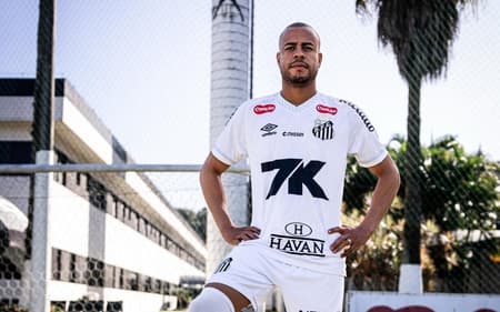 Mayke lateral-direito Santos