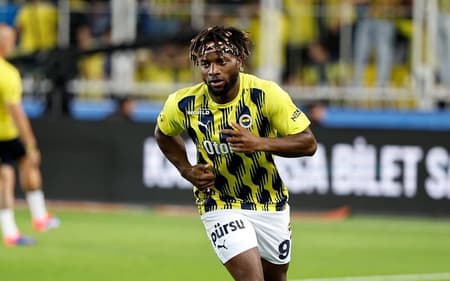Saint-Maximin estava no Fenerbahce na última temporada (Foto: Reprodução/Saint-Maximin)