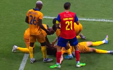 Diego Guerra sente depois de bolada que resultou em gol para o Retrô (Foto: reprodução / Prime Video)